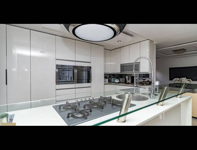 4 BEDROOM HOUSE FOR SALE IN GLEN ERASMIA